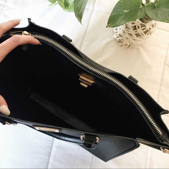 Black and Gold Faux Leather Purse - Picture 3 of 13